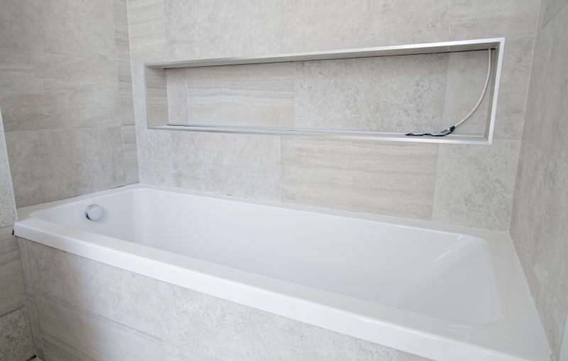 Compact Alcove Bathtub